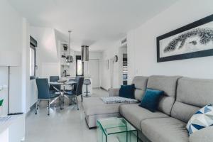 Χώρος καθιστικού στο Sunny Beach Penthouse in Horadada