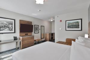 The Penn Stroud, Stroudsburg - Poconos, Ascend Hotel Collection客房内的一张或多张床位