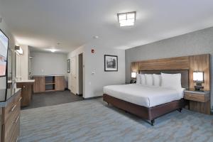 The Penn Stroud, Stroudsburg - Poconos, Ascend Hotel Collection客房内的一张或多张床位