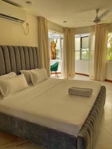 Postel nebo postele na pokoji v ubytování Nyali Luxurious Apartments and Suites, Baobab waves + 53 fotografií