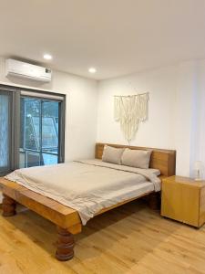Ένα ή περισσότερα κρεβάτια σε δωμάτιο στο Villa Kim Dung