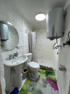 Koupelna v ubytování Сайма Таш + 24 fotografií
