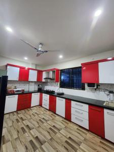 Η κουζίνα ή μικρή κουζίνα στο Luna homestay