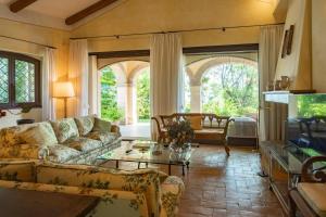 a living room with a couch and a table at DOLCE COLLINA 10, Emma Villas in Cesena