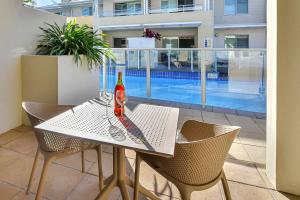 Bazén v ubytování J's Resort Pacific Blue Swim Up-Studio B nebo v jeho okolí + 3 fotografie