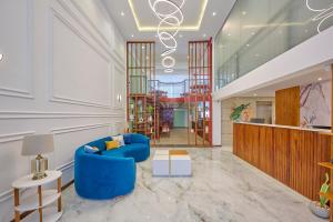 a lobby with a blue couch and a table at Dutch Heritage Colombo in Colombo