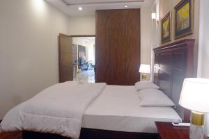 Billede fra billedgalleriet på Elegant 2BR Apartment AC, Lift, Parking & Convenient Location i Lahore + 16 billeder