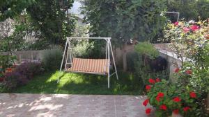 Vonkajšia záhrada v ubytovaní Apartment Okrug Gornji 24