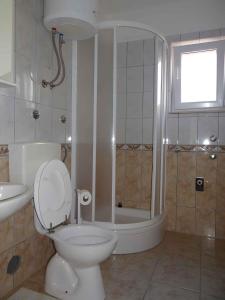 Kúpeľňa v ubytovaní Apartment Okrug Gornji 24 + 20 fotografií