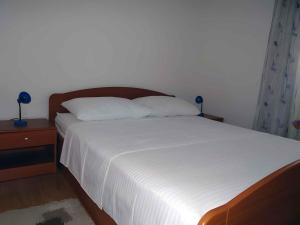 Posteľ alebo postele v izbe v ubytovaní Apartment Okrug Gornji 24