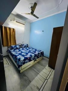 Ένα ή περισσότερα κρεβάτια σε δωμάτιο στο Comfyvibe