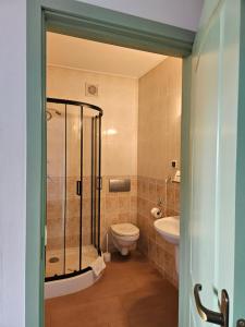 Koupelna v ubytování Hotel Marmułowski + 37 fotografií