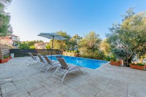 Πισίνα στο ή κοντά στο Deja Blue Beach & Pool House, by Estia