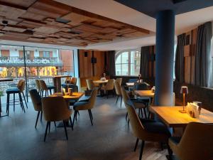 Hotel El Pilon餐厅或其他用餐的地方