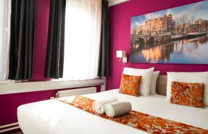 Llit o llits en una habitació de Amsterdam Teleport Hotel
