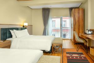 Ένα ή περισσότερα κρεβάτια σε δωμάτιο στο Nova Tara Hotel Kathmandu +37 φωτογραφίες