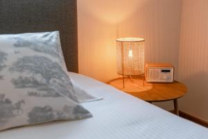 Postel nebo postele na pokoji v ubytování Huswell - Two guest-rooms in stylish villa - free bikes + 33 fotografií