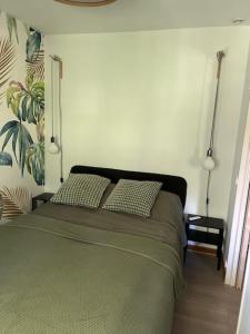 Giường trong phòng chung tại Cocon douillet près du Cours Sextius