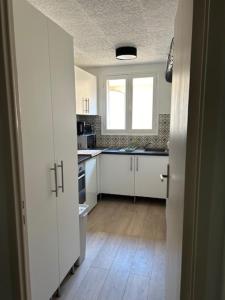 Nhà bếp/bếp nhỏ tại Cocon douillet près du Cours Sextius