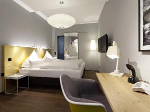 Postel nebo postele na pokoji v ubytování DORMERO Hotel Schwäbisch Hall