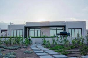 マスカットにあるNight Moonの庭のある家