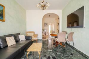a living room with a couch and a table at 2 Suite a due passi dal Mare, Wi-Fi e Natura in Pescara