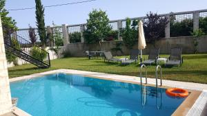 Bazén v ubytovaní Ornella Beach Resort & Villas alebo v jeho blízkosti