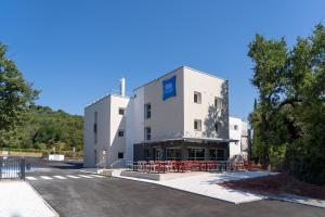 Το κτήριο όπου στεγάζεται  το ξενοδοχείο