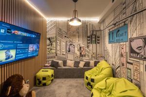 a living room with a couch and a tv at Willa w naszym stylu B in Wisła