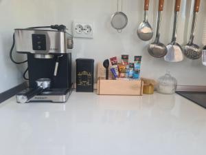 Una cocina o cocineta en Cosmopolitan 4 fotos más
