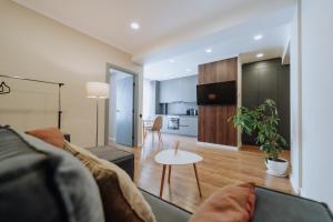 Dapur atau dapur kecil di Center of Rîșcani Stylish 1BR, Great Spot