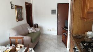 a living room with a couch and a television at Ca da Simo in Albenga