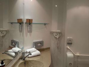 Un baño de Mercure Angers Centre Gare