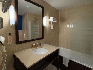 Un baño de Mercure Angers Centre Gare