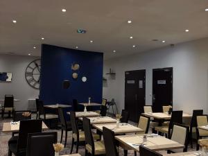 Un restaurante o sitio para comer en Mercure Angers Centre Gare