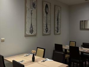 Un restaurante o sitio para comer en Mercure Angers Centre Gare