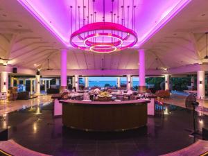 Pullman Phuket Panwa Beach Resort餐厅或其他用餐的地方