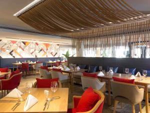 Pullman Phuket Panwa Beach Resort餐厅或其他用餐的地方