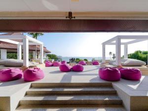 Pullman Phuket Panwa Beach Resort的阳台或露台