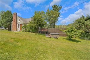 a yard with a house and a fence at Cozy Cottage House - Pool & Hot Tub in Ferndale