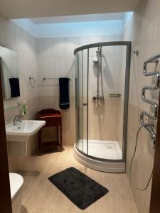 Ένα μπάνιο στο Apartment KZ Qonaev