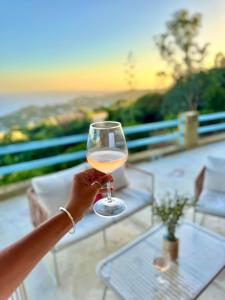 Minuman di Olive Tree Oasis - Coastal Charm & Sea Views