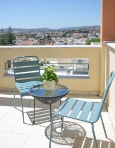 A balcony or terrace at ISLAND Time Deluxe Apartment Downtown 3 floors