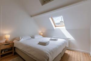 Ένα ή περισσότερα κρεβάτια σε δωμάτιο στο Bright Stylish Apartment Near Beach - Appa Ostend