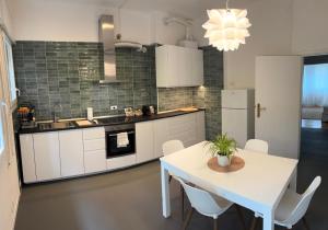 Η κουζίνα ή μικρή κουζίνα στο suite apartment Mestre - strategic to Venice +8 φωτογραφίες