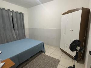 En eller flere senge i et værelse på Minha Casa Seu Lar + 13 billeder