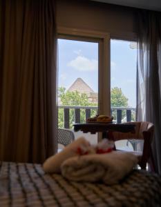 Pemandangan umum gunung atau pemandangan gunung yang diambil dari bed & breakfast