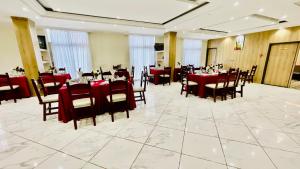 Un restaurante u otro lugar para comer en Aselefech Merga Hotel and Spa