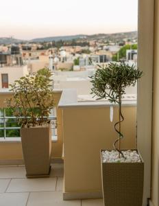 A balcony or terrace at ISLAND Time Deluxe Apartment Downtown 3 floors