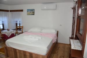 Postel nebo postele na pokoji v ubytování Guest House Marsi